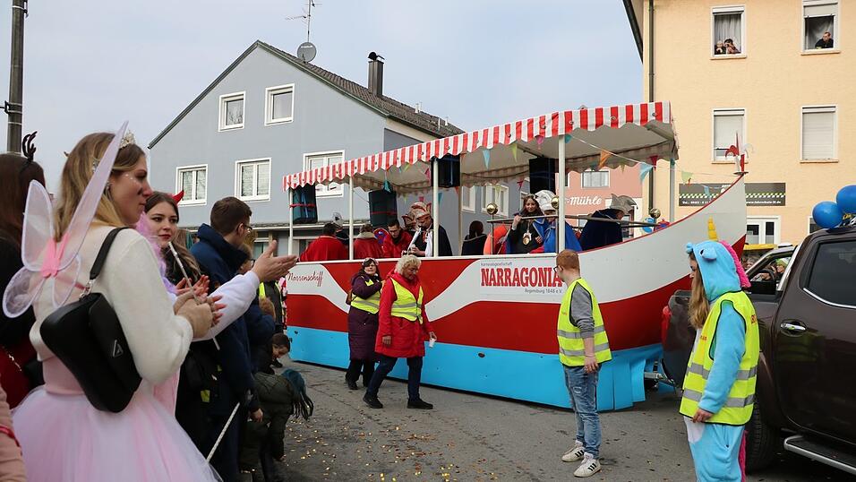 Beim Bogener Faschingsumzug war einiges geboten. Beim Bogener Faschingsumzug war einiges geboten.