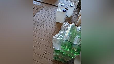 Als Notreserven standen Trinkwasserflaschen zur Verfügung. Als Notreserven standen Trinkwasserflaschen zur Verfügung.