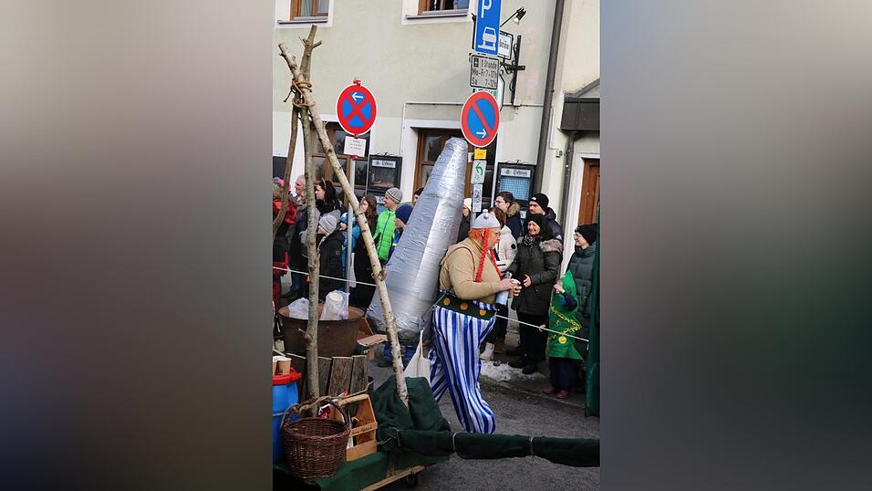 Beim Bogener Faschingsumzug war einiges geboten. Beim Bogener Faschingsumzug war einiges geboten.