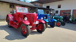 Liebhaber von alten Autos, Bulldogs, Motorrädern und Mopeds können sich am Donnerstag wieder an den vielen Raritäten erfreuen. Liebhaber von alten Autos, Bulldogs, Motorrädern und Mopeds können sich am Donnerstag wieder an den vielen Raritäten erfreuen.