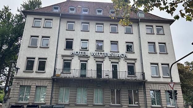 Schon jetzt sieht man von außen deutlich: Die staatliche Gemeinschaftsunterkunft am Stadtgraben steht so gut wie leer. Schon jetzt sieht man von außen deutlich: Die staatliche Gemeinschaftsunterkunft am Stadtgraben steht so gut wie leer.