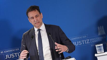 Bayerns Justizminister Georg Eisenreich will sein Amt offenbar niederlegen. Bayerns Justizminister Georg Eisenreich will sein Amt offenbar niederlegen.