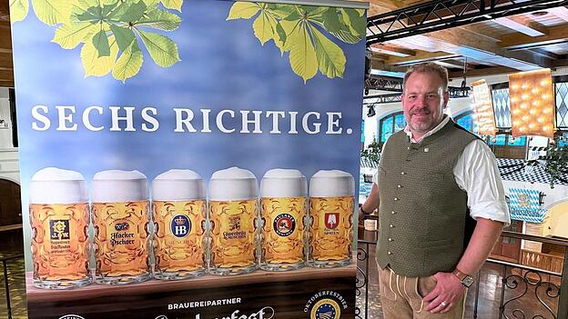 Andreas Maisberger, Geschäftsführer des Vereins Münchener Brauereien, präsentiert die sechs Wiesnbiere bei der Oktoberfestbierprobe 2026. Andreas Maisberger, Geschäftsführer des Vereins Münchener Brauereien, präsentiert die sechs Wiesnbiere bei der Oktoberfestbierprobe 2026.