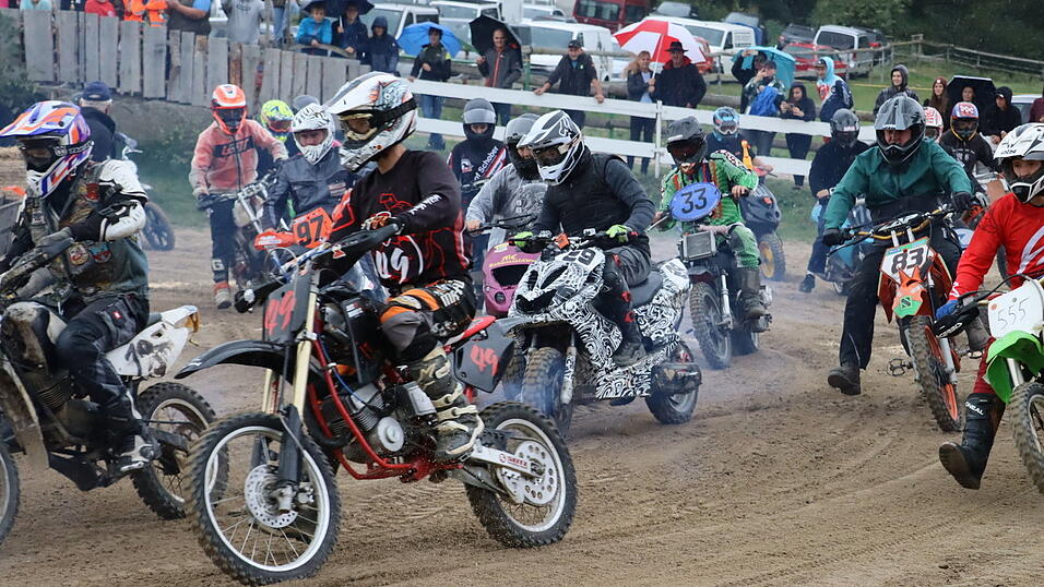 Am Samstag wurde die sechste Auflage des Schwarzacher Mofa-Cross-Rennens ausgetragen. Am Samstag wurde die sechste Auflage des Schwarzacher Mofa-Cross-Rennens ausgetragen.