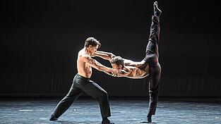 Das Duo Mano Mano auf der Bühne bei dem Galaabend. Das Duo Mano Mano auf der Bühne bei dem Galaabend.