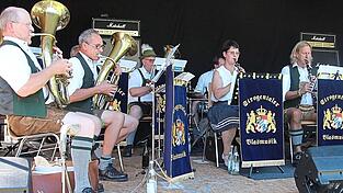 Die Strogentaler Blaskapelle eröffnete mit bayerisch böhmischer Blasmusik. Die Strogentaler Blaskapelle eröffnete mit bayerisch böhmischer Blasmusik.