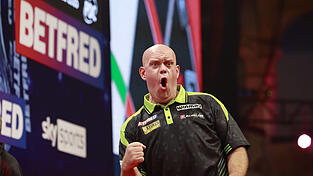 Große Töne: Michael van Gerwen schickt vor dem Jahreshöhepunkt eine forsche Kampfansage an seine ärgsten Rivalen raus und bleibt gewohnt selbstbewusst: „Ich bin der Favorit auf den Titel.“ Große Töne: Michael van Gerwen schickt vor dem Jahreshöhepunkt eine forsche Kampfansage an seine ärgsten Rivalen raus und bleibt gewohnt selbstbewusst: „Ich bin der Favorit auf den Titel.“