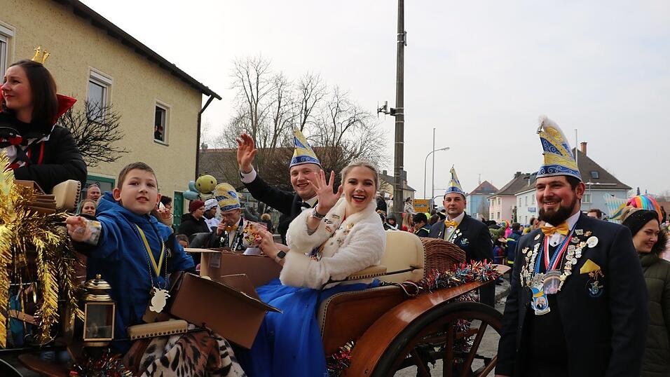 Beim Bogener Faschingsumzug war einiges geboten. Beim Bogener Faschingsumzug war einiges geboten.