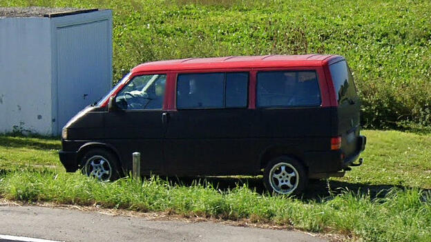 Mit diesem Bus soll der Tatverdächtige unterwegs gewesen sein. Mit diesem Bus soll der Tatverdächtige unterwegs gewesen sein.