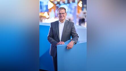 Thomas Ricker ist seit Juni Krones-Vorstandsvorsitzender. Zu den Kunden des Neutraublinger Konzerns gehören Brauereien, Getränkeabfüller und Lebensmittelproduzenten. 2025 erzielte Krones einen Umsatz von 5,6 Milliarden Euro. Thomas Ricker ist seit Juni Krones-Vorstandsvorsitzender. Zu den Kunden des Neutraublinger Konzerns gehören Brauereien, Getränkeabfüller und Lebensmittelproduzenten. 2025 erzielte Krones einen Umsatz von 5,6 Milliarden Euro.