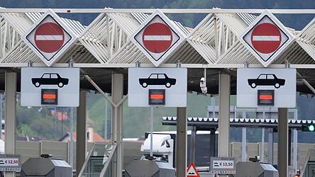 Aufgrund einer Demonstration soll am 30. Mai von 11 bis 19 Uhr eine Totalsperre der Brennerautobahn A13 sowie der Brennerstraße (B182) und der Ellbögener Straße (L38) eingerichtet werden. Aufgrund einer Demonstration soll am 30. Mai von 11 bis 19 Uhr eine Totalsperre der Brennerautobahn A13 sowie der Brennerstraße (B182) und der Ellbögener Straße (L38) eingerichtet werden.