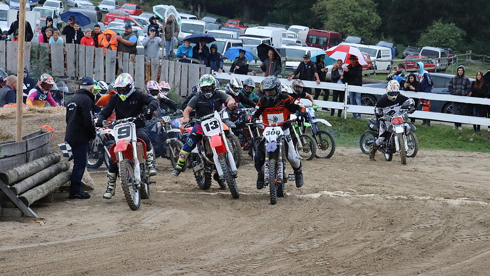 Am Samstag wurde die sechste Auflage des Schwarzacher Mofa-Cross-Rennens ausgetragen. Am Samstag wurde die sechste Auflage des Schwarzacher Mofa-Cross-Rennens ausgetragen.