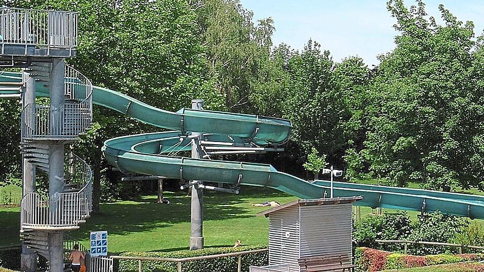 Die Rutsche im Freibad wird saniert. Die Rutsche im Freibad wird saniert.