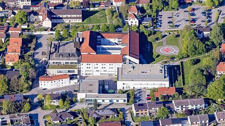 Das Krankenhaus Vilsbiburg soll bis 2028 zur Fachklinik für Endoprothetik werden. Das Krankenhaus Vilsbiburg soll bis 2028 zur Fachklinik für Endoprothetik werden.