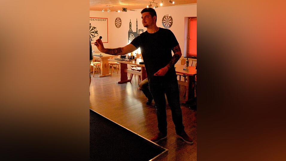 Ruhige Hand, kühler Kopf - beim Darts kommt es nicht nur auf das Werfen an. Ruhige Hand, kühler Kopf - beim Darts kommt es nicht nur auf das Werfen an.