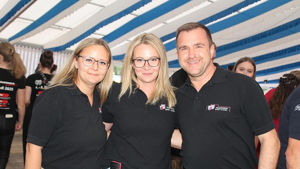 Zur Musik von Headless wurde ausgelassen gefeiert. Zur Musik von Headless wurde ausgelassen gefeiert.