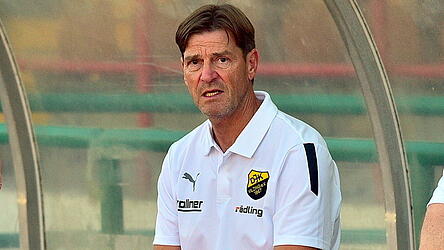Vilzings Trainer Wolfgang Beller stehen nicht nur die Lebenserfahrung, sondern zur Zeit auch ein paar Sorgen ins Gesicht geschrieben. Vilzings Trainer Wolfgang Beller stehen nicht nur die Lebenserfahrung, sondern zur Zeit auch ein paar Sorgen ins Gesicht geschrieben.