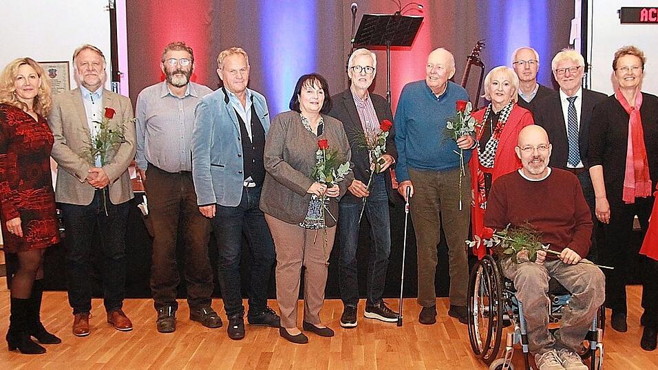 KulturMarkt-Vorsitzende Jutta Paulini (2. v. l.) mit den Geehrten. KulturMarkt-Vorsitzende Jutta Paulini (2. v. l.) mit den Geehrten.