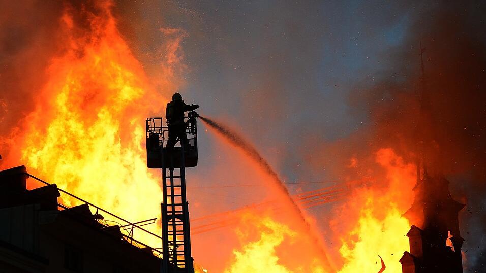 Heute vor acht Jahren, am 25. November, brannte das Straubinger Rathaus ab. Heute vor acht Jahren, am 25. November, brannte das Straubinger Rathaus ab.