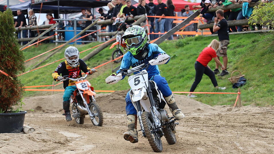 Am Samstag wurde die sechste Auflage des Schwarzacher Mofa-Cross-Rennens ausgetragen. Am Samstag wurde die sechste Auflage des Schwarzacher Mofa-Cross-Rennens ausgetragen.