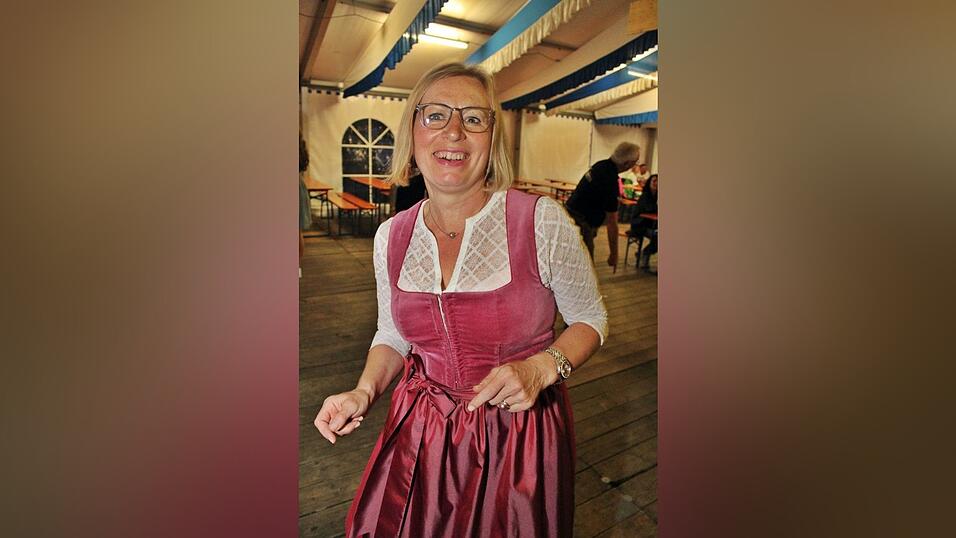 Zur Musik von Headless wurde ausgelassen gefeiert. Zur Musik von Headless wurde ausgelassen gefeiert.