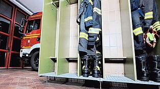 Die Feuerwehr Rottenburg braucht mehr aktive Kräfte für die Mannschaft. Einige Spinde wären noch frei. Die Feuerwehr Rottenburg braucht mehr aktive Kräfte für die Mannschaft. Einige Spinde wären noch frei.