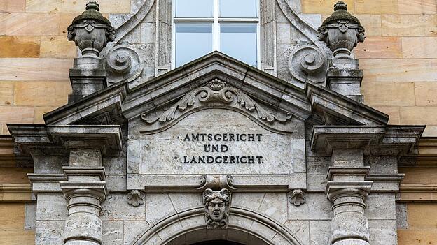 Die Berufungsverhandlung vor dem Landgericht Regensburg verlief für einen 24-Jährigen aus dem Lamer Winkel ganz anders als geplant. Die Berufungsverhandlung vor dem Landgericht Regensburg verlief für einen 24-Jährigen aus dem Lamer Winkel ganz anders als geplant.