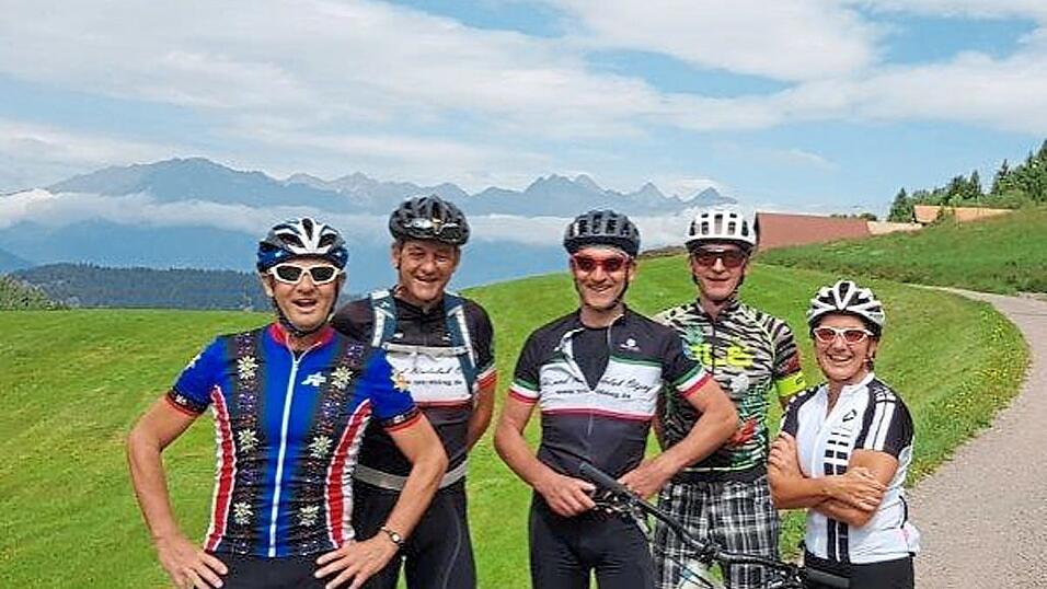 Geradelt wurde nur mit Muskel- nicht mit Motorkraft. Geradelt wurde nur mit Muskel- nicht mit Motorkraft.