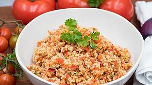 Besonders als Beilage beim Grillen eignet sich der Bulgursalat hervorragend. Besonders als Beilage beim Grillen eignet sich der Bulgursalat hervorragend.