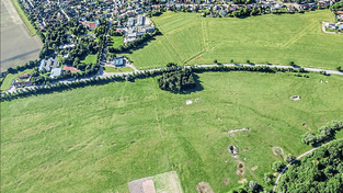 Südlich der LA14 auf Höhe des Landshuter Stadtteils Auloh liegt die Ochsenau. Seit Jahren ist eine Bebauung der Fläche umkämpft. Südlich der LA14 auf Höhe des Landshuter Stadtteils Auloh liegt die Ochsenau. Seit Jahren ist eine Bebauung der Fläche umkämpft.