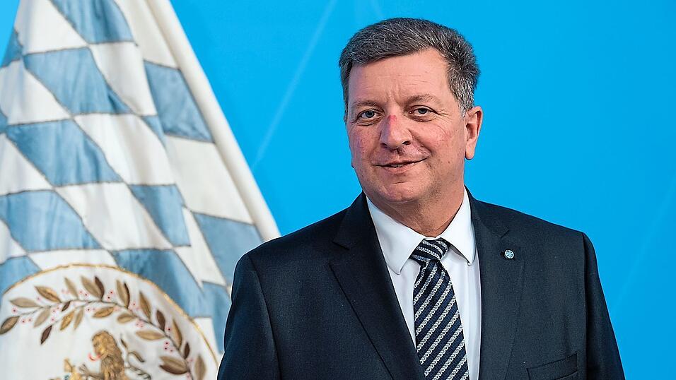 Noch mehr Themen, noch mehr Termine: Auf Christian Bernreiter wartet ein arbeitsreiches Jahr als Minister und Abgeordneter. Noch mehr Themen, noch mehr Termine: Auf Christian Bernreiter wartet ein arbeitsreiches Jahr als Minister und Abgeordneter.