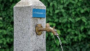 Der Wassercent soll kommen, das Gesetz schon kommende Woche im Landtag beschlossen werden. Damit dürfte der Ärger um die neue Abgabe aber keinesfalls zu Ende sein. (Symbolbild) Der Wassercent soll kommen, das Gesetz schon kommende Woche im Landtag beschlossen werden. Damit dürfte der Ärger um die neue Abgabe aber keinesfalls zu Ende sein. (Symbolbild)