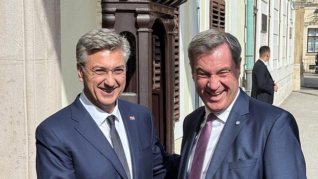 Bayerns Regierungschef Söder (rechts) traf in Kroatien Premier Andrej Plenkovic. Bayerns Regierungschef Söder (rechts) traf in Kroatien Premier Andrej Plenkovic.