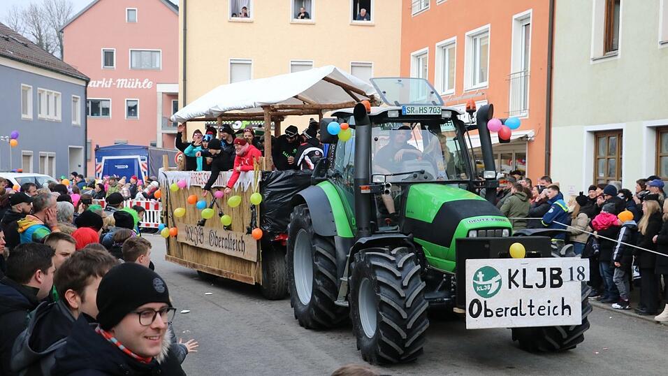 Beim Bogener Faschingsumzug war einiges geboten. Beim Bogener Faschingsumzug war einiges geboten.