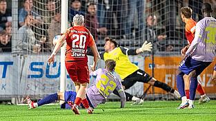 Chancen hatte die SpVgg Hankofen auch im Pokalspiel gegen Würzburg - wie hier durch Neuzugang Daniel Zormeier. Im Liga-Heimspiel am Freitag gegen Memmingen wird es darauf ankommen, die „Dinger“ auch mal zu machen. Chancen hatte die SpVgg Hankofen auch im Pokalspiel gegen Würzburg - wie hier durch Neuzugang Daniel Zormeier. Im Liga-Heimspiel am Freitag gegen Memmingen wird es darauf ankommen, die „Dinger“ auch mal zu machen.