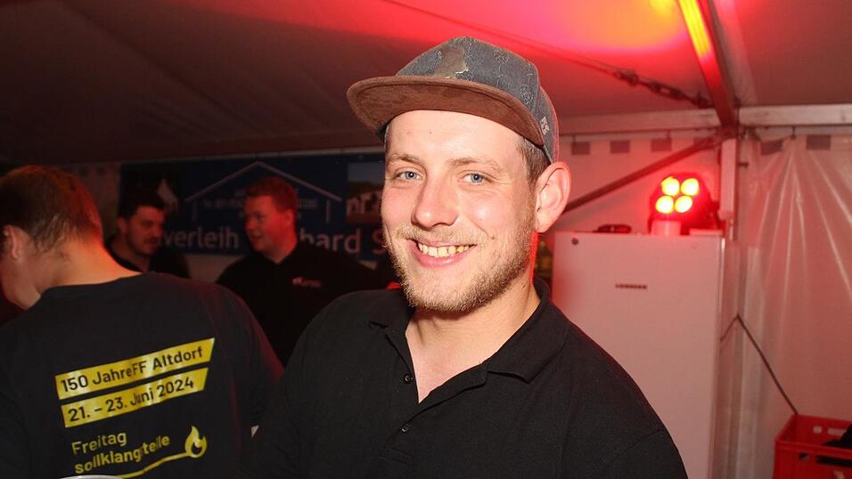 Zur Musik von Headless wurde ausgelassen gefeiert. Zur Musik von Headless wurde ausgelassen gefeiert.