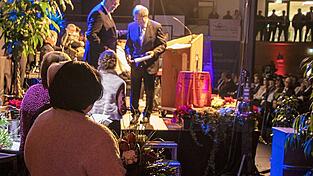 Die Ehrung verdienter Persönlichkeiten gehört zum Jahresempfang des Landkreises dazu. Die Ehrung verdienter Persönlichkeiten gehört zum Jahresempfang des Landkreises dazu.