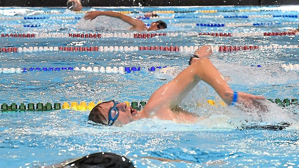 Im Regensburger Westbad findet am 22./23. Oktober das 24-Stunden-Schwimmen statt. Dabei werden Spenden für die Tafel gesammelt. Im Regensburger Westbad findet am 22./23. Oktober das 24-Stunden-Schwimmen statt. Dabei werden Spenden für die Tafel gesammelt.