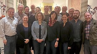 Der Großteil des erweiterten BN-Kreisvorstands (vorne v. l.): Frank Stasker, Birgit Kraus, Regina Kiermayer, Michaela Teichmann, Elisabeth Brunner, Simon Mayerhofer, Dieter Winterstein; (hinten v. l.): Andreas Ehrmaier, Michael Littel, Georg Flaxl, Monika Frank, Christian Rank, Konrad Pöppel, Klaus Blümlhuber und Ingmar Stöckel. Der Großteil des erweiterten BN-Kreisvorstands (vorne v. l.): Frank Stasker, Birgit Kraus, Regina Kiermayer, Michaela Teichmann, Elisabeth Brunner, Simon Mayerhofer, Dieter Winterstein; (hinten v. l.): Andreas Ehrmaier, Michael Littel, Georg Flaxl, Monika Frank, Christian Rank, Konrad Pöppel, Klaus Blümlhuber und Ingmar Stöckel.