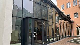 Hier soll schon bald ein japanisches Restaurant einziehen. Die Bar „One/Ninetyfour“, die sich hier vorher befand, strich die Segel, weil es ständig Ärger mit Anwohnern gab. Hier soll schon bald ein japanisches Restaurant einziehen. Die Bar „One/Ninetyfour“, die sich hier vorher befand, strich die Segel, weil es ständig Ärger mit Anwohnern gab.