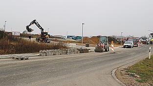 Die Arbeiten im Baugebiet Feuchtener Feld sind im Endspurt. Noch sind sechs Bauplätze frei. Die Arbeiten im Baugebiet Feuchtener Feld sind im Endspurt. Noch sind sechs Bauplätze frei.