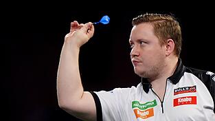Souverän zum Start: Deutschlands bester Darts-Profi Martin Schindler gewinnt Runde eins bei der WM. Souverän zum Start: Deutschlands bester Darts-Profi Martin Schindler gewinnt Runde eins bei der WM.