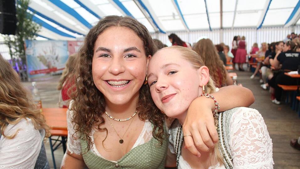 Zur Musik von Headless wurde ausgelassen gefeiert. Zur Musik von Headless wurde ausgelassen gefeiert.