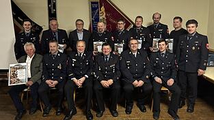 Mit Urkunden wurden zahlreiche Kameraden für ihre langjährige Mitgliedschaft geehrt. Mit Urkunden wurden zahlreiche Kameraden für ihre langjährige Mitgliedschaft geehrt.