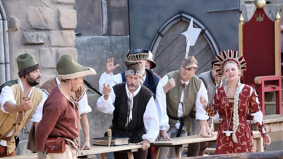 Wer will und etwas Talent besitzt, kann im August auf der Drachenstich-Bühne stehen. Wer will und etwas Talent besitzt, kann im August auf der Drachenstich-Bühne stehen.