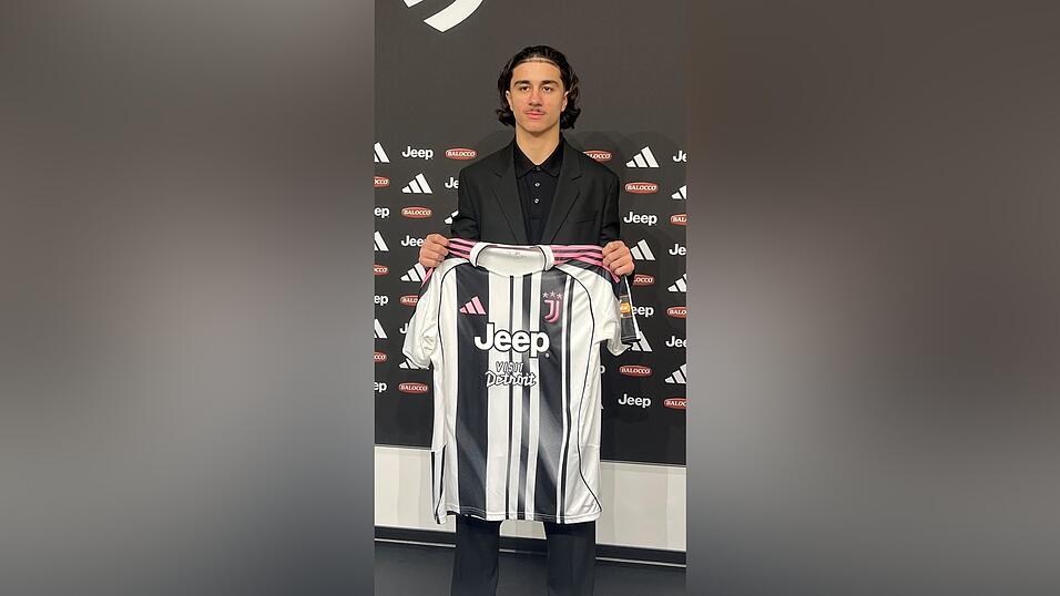 Neues Leiberl: Adin Licina wechselt zu Juve. Neues Leiberl: Adin Licina wechselt zu Juve.