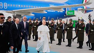 Erste Reise-Station von Papst Leo XIV., Oberhaupt von weltweit 1,4 Milliarden Katholiken, ist die Türkei. Erste Reise-Station von Papst Leo XIV., Oberhaupt von weltweit 1,4 Milliarden Katholiken, ist die Türkei.