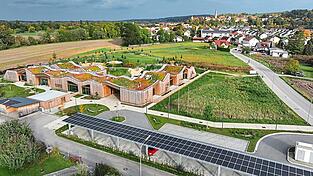 Die neue Kita Kupferstein war kaum eingeweiht, da musste man bei der Vorstellung der Bedarfsplanung im Juni feststellen, dass die Betreuungsplätze in der Stadt noch immer nicht ausreichen. Abhilfe könnten drei Maßnahmen schaffen, die am Donnerstag in der Stadtratssitzung vorgestellt und auf den Weg gebracht wurden. Die neue Kita Kupferstein war kaum eingeweiht, da musste man bei der Vorstellung der Bedarfsplanung im Juni feststellen, dass die Betreuungsplätze in der Stadt noch immer nicht ausreichen. Abhilfe könnten drei Maßnahmen schaffen, die am Donnerstag in der Stadtratssitzung vorgestellt und auf den Weg gebracht wurden.