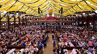 Das Paulaner-Festzelt ist das eine der beiden Zelte, um die es vor Gericht ging. (Archivbild) Das Paulaner-Festzelt ist das eine der beiden Zelte, um die es vor Gericht ging. (Archivbild)