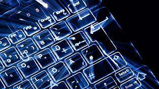 Jeder Zehnte hält es für sehr wahrscheinlich, ein weiteres Drittel für wahrscheinlich, selbst Opfer eines Online-Angriffs zu werden. (Symbolbild) Jeder Zehnte hält es für sehr wahrscheinlich, ein weiteres Drittel für wahrscheinlich, selbst Opfer eines Online-Angriffs zu werden. (Symbolbild)